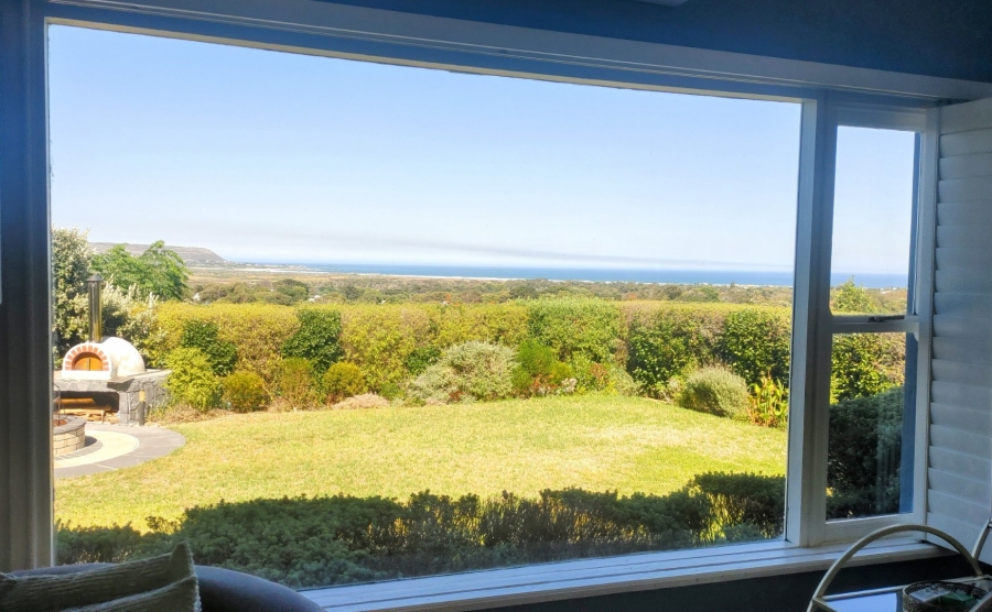 To Let 3 Bedroom Property for Rent in Noordhaven Western Cape
